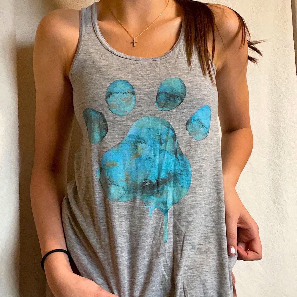 Light gray tank